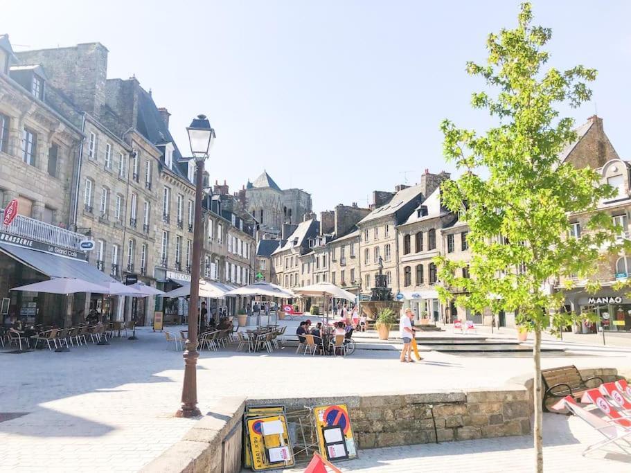 Nouveau ** Le Raffine Au Coeur De Guingamp ** Parking Exterior photo